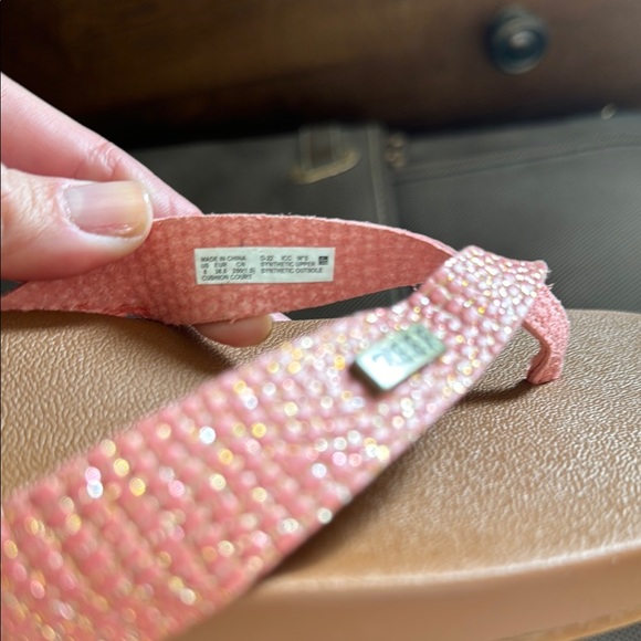 Reef Women's Pink Flip Flops - Picture 3 of 3